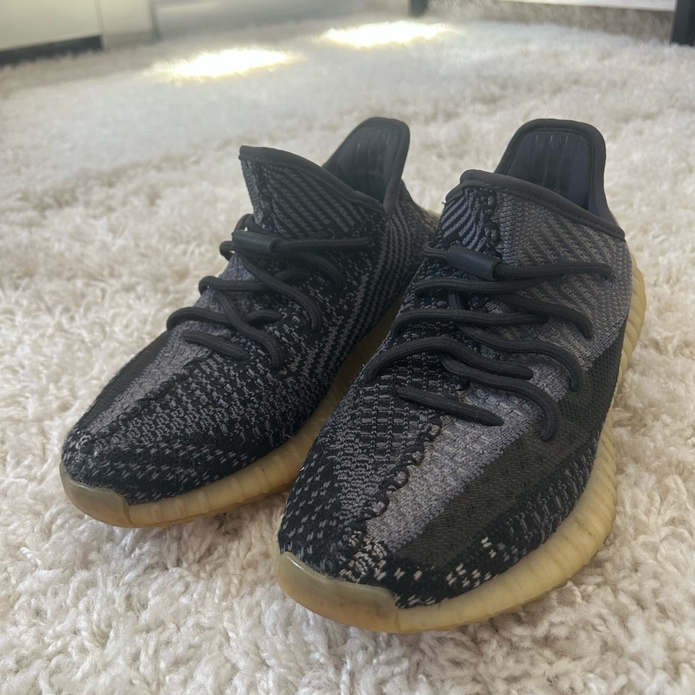 MENS SIZE 7 BLACK YEEZY BOOST 350 V2 LOW CARBON
